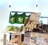 奈良の道の駅レスティ唐古・鍵に映るハーブガーデンショップのハーブティー棚、緑ののれんが目印